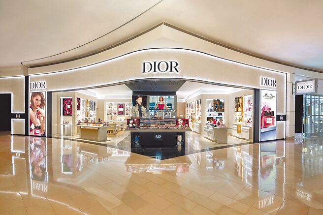 Dior台北101美妝旗艦店空間開闊，更設有多處不同體驗區。（Dior提供）