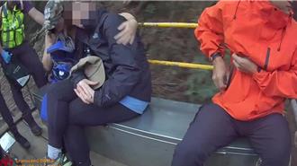 澳洲團來台高山症發作 警消板車急救援