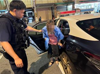 女子离婚又失业深夜海边散心  大园警暖心劝回解心结