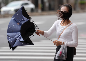樺加沙達顛峰逼近台灣 暴風圈籠罩1地 雨連炸3天