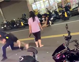 KTV酒客吵架互泼酒准备干架 遭巡逻警过肩摔制伏