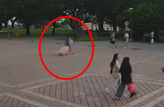 媳婦開冷氣「伴屍1夜」 怕婆婆發臭！裝箱扔淡水河漂20天