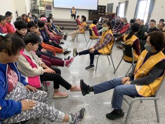 信義房屋社區一家相挺   桃園有機農場邀教養院生走進田間