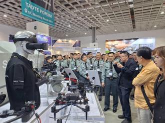 陸軍司令呂坤修肯定雷虎航太展MIT無人載具