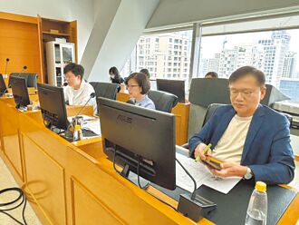 发现金5万？中市议员拍桌互呛