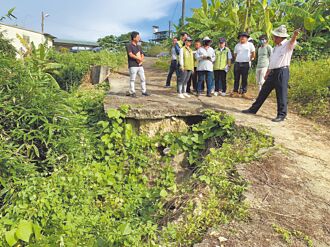 田寮农路崩塌3年没修 农民叫苦