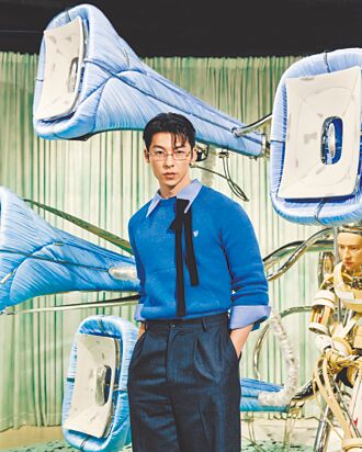 许光汉眼镜抢戏 前卫易驾驭