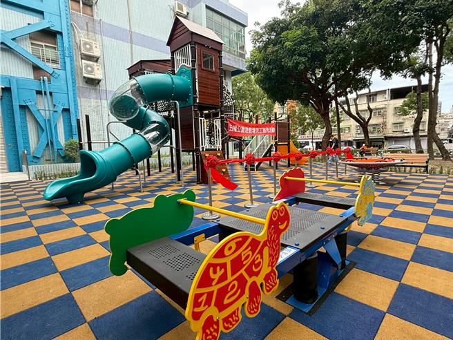 板桥五权公园游戏场今日完工启用。（图／板桥区公所）