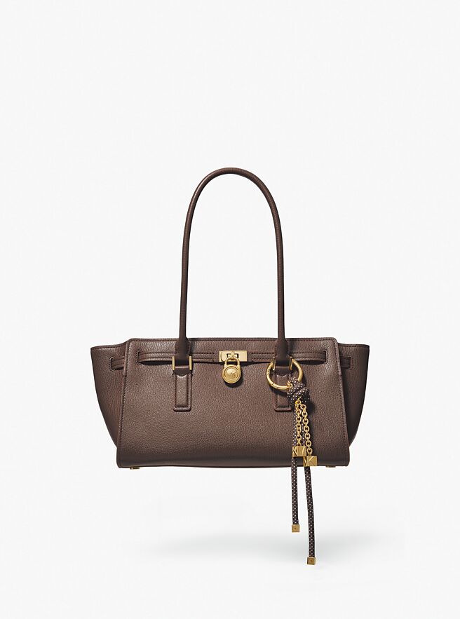 MICHAEL KORS HAMILTON巧克力棕小型肩背包，1万5000元。（MICHAEL KORS提供）