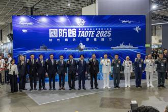 賴總統參觀航太展 肯定國防研發成果