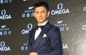 54歲吳奇隆腰間「炸出一圈肉」！大秀絕技網全看呆