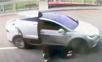 國門爆槍聲！桃機黃牛拒檢輾傷香港女乘客 航警開槍逮人