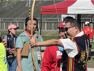 新北市長盃原民傳統射箭賽300人競技 侯友宜開弓為選手加油