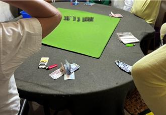 老舊公寓暗藏士九賭場 阿嬤聲音宏亮「又不是第一次被抓」