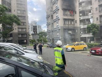 快訊》文山區公寓惡火！行動不便男受困　救出無生命跡象急送醫