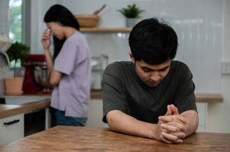 不爽女友留前任送的禮物 現任男友吃醋大罵 被12字秒龜縮