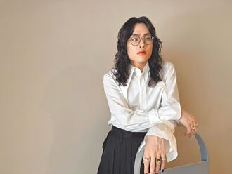 鹤抗癌后回归 化身反派吐怨气