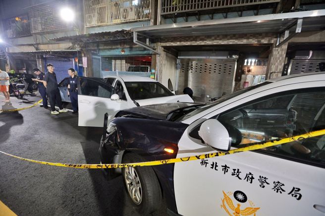 警方在重陽路二段將人圍捕壓制，詳細涉案過程仍待調查。（杜宜諳攝）