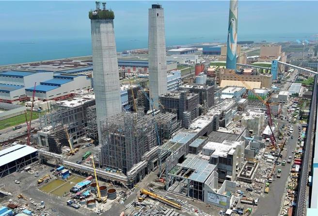 台电20日公布高雄兴达电厂火灾事故，疑与统包商未使用正确规格垫片有关，因台中电厂（中火）新建燃气机组4日火灾，承揽商、法兰等零件与兴达厂相同，也引起民眾担忧。对此，中火回应，先前受台中市环保局要求已停止试车，现全面检查中。（示意图／台电）