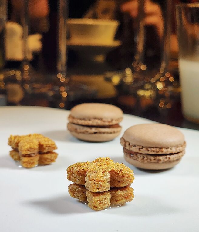 餐後茶點是「紅棗餅乾」和「辣椒馬卡龍」，都是「韓味」。圖／姚舜