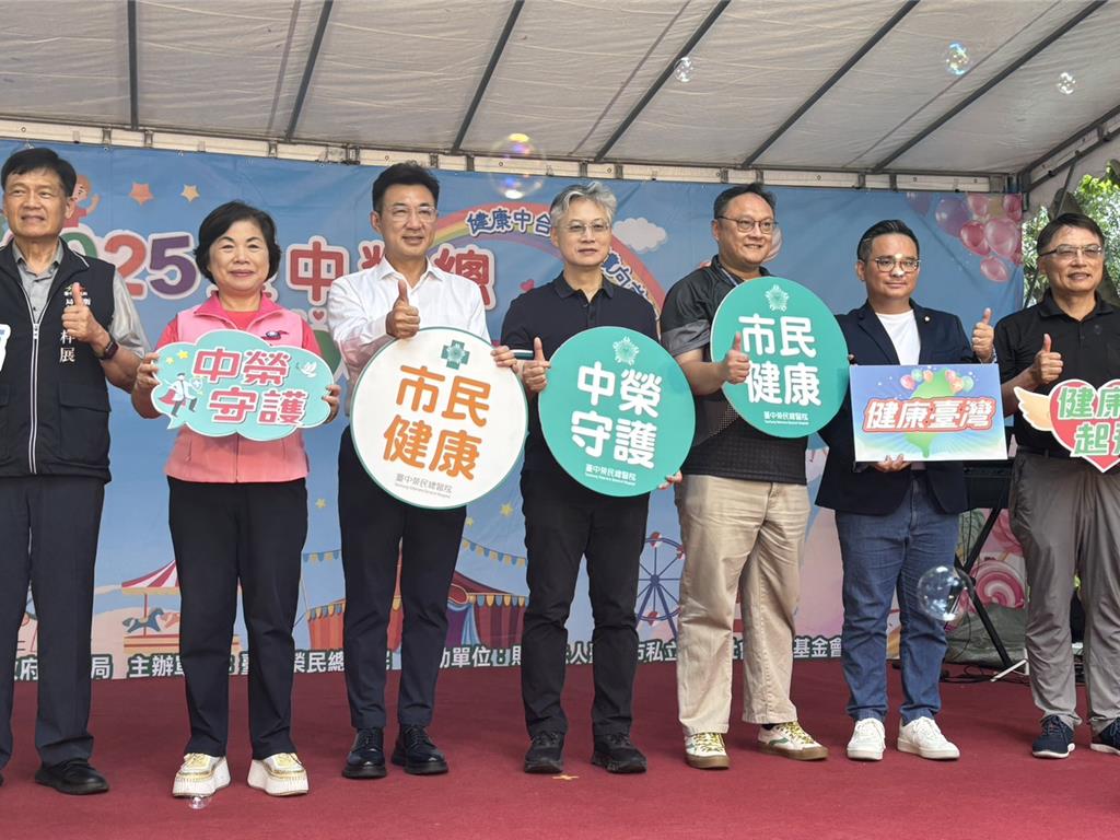 台中榮總21日在草悟道舉辦「市民健康嘉年華」。（馮惠宜攝）