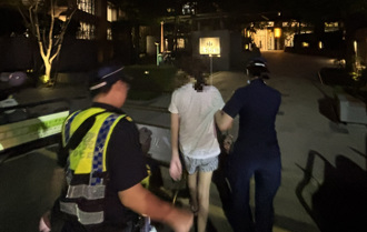 出院断片忘住家地址！女全身发抖乱搭车 暖警助返家解危机