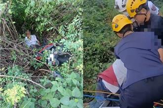 高雄7旬男騎機車上柴山 自摔卡山溝警消助脫困送醫
