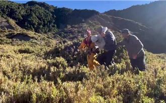 登山客爬南湖大山肺水腫發作 黑鷹直升機救援助送醫
