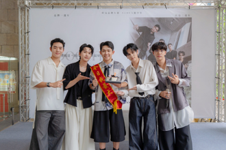 源少年担任一日店长突抛震撼弹　全场粉丝狂叫