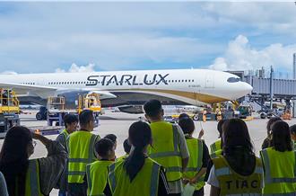 桃機舉辦航站探險團 55名孩童親臨體驗職人世界