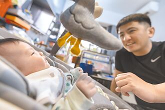 家庭支柱重保障 首選醫療險