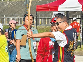 市長盃原民射箭賽 侯友宜開弓