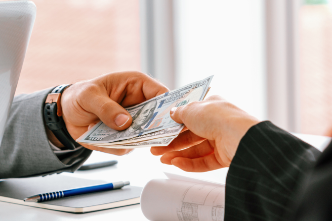 属兔者年底前不仅能找到极具潜力的商业机会，还能有拿不完的奖金。（示意图：Shutterstock／达志）

