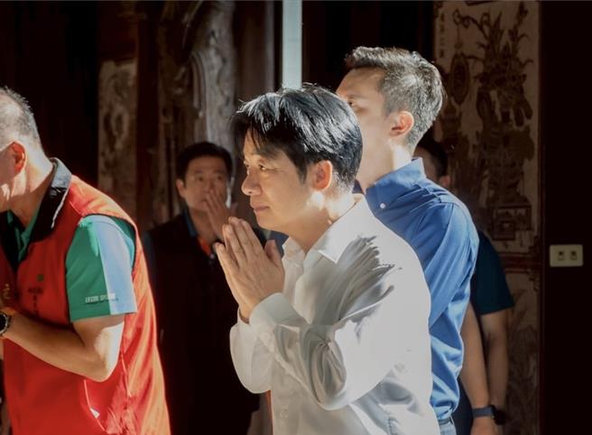 賴清德總統21日下午赴竹北新天宮參香，隨後與縣黨部黨公職閉門座談。（民進黨新竹縣黨部提供／王惠慧新竹傳真）