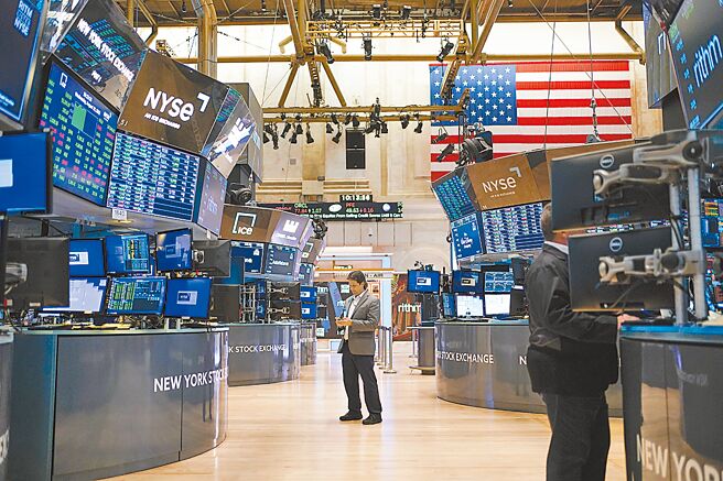 美國聯準會（Fed）重啟降息帶動下，美股三大指數19日再創歷史收盤新高。圖／美聯社