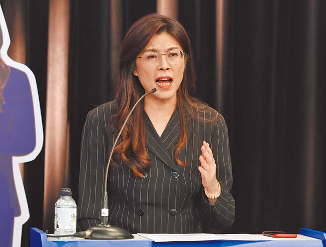 「国民党主席大辩论」20日在中天电视台举行，党主席候选人郑丽文发表理念。（姚志平摄）