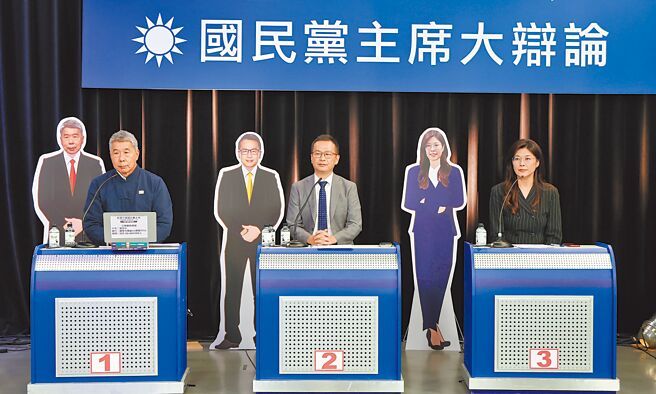 「国民党主席大辩论」20日在中天电视台举行，3位候选人张亚中（左起）、罗智强、郑丽文出席。（姚志平摄）