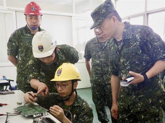 陆勤部副指挥官视导汽基厂  勉强化专业能量