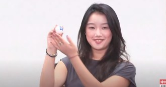 正妹代抽國民黨主席選舉號次爆紅  老爸樂喊一句！