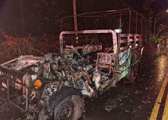 十军团悍马车训练中「烧成火球」  整车仅剩骨架全员均安   