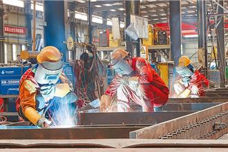 嚴禁新產能  陸五部門聯合發文：鋼鐵業未來2年年均增4％