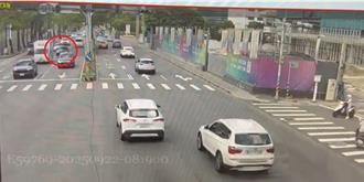 淡水路口惊魂！行车纠纷持铝棒恐吓 警方依妨害自由侦办