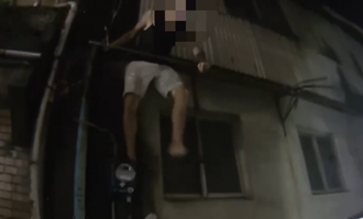 鄰居直擊怪盜入住家中     出國女傻眼：他穿男友衣看房東換鎖還插蚊香