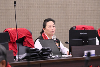 花蓮縣縣長徐榛蔚取消剩餘海外行程 已返抵國門投入防颱