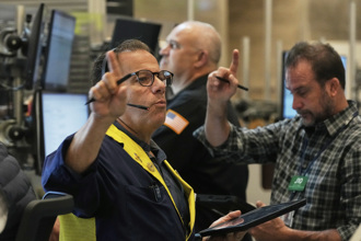 暂撇签证风险 标普那指创新高 台积电ADR涨2％