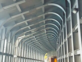 大清水明隧道鋼板懸空 今搶修