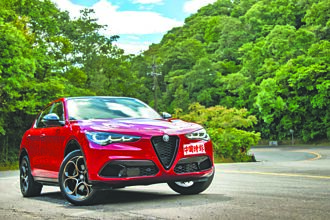 義式運動休旅闖山道 Alfa Romeo Stelvio Intensa精準過彎