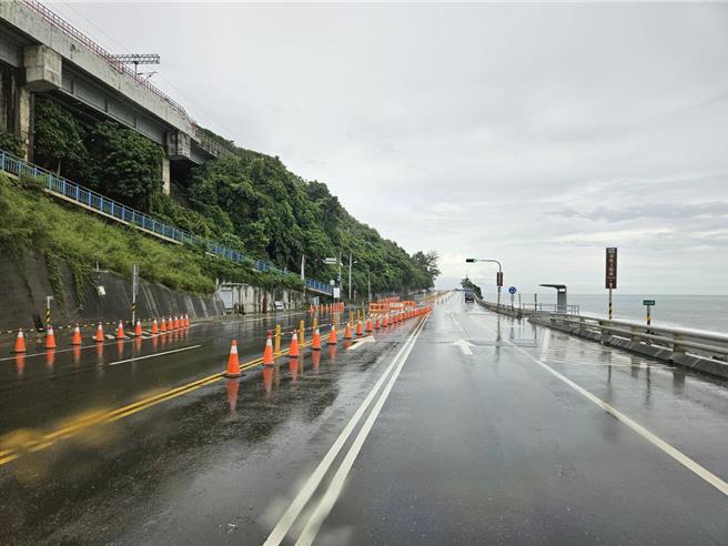 台9線南迴公路金崙至多良路段（398K＋600至400K＋050）實施南下車道交通管制。（公路局提供／蕭嘉蕙台東傳真）