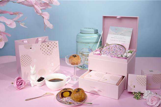 聖宜診所中秋限量首飾盒禮盒，以優雅設計展現品牌美學。（聖宜診所提供）