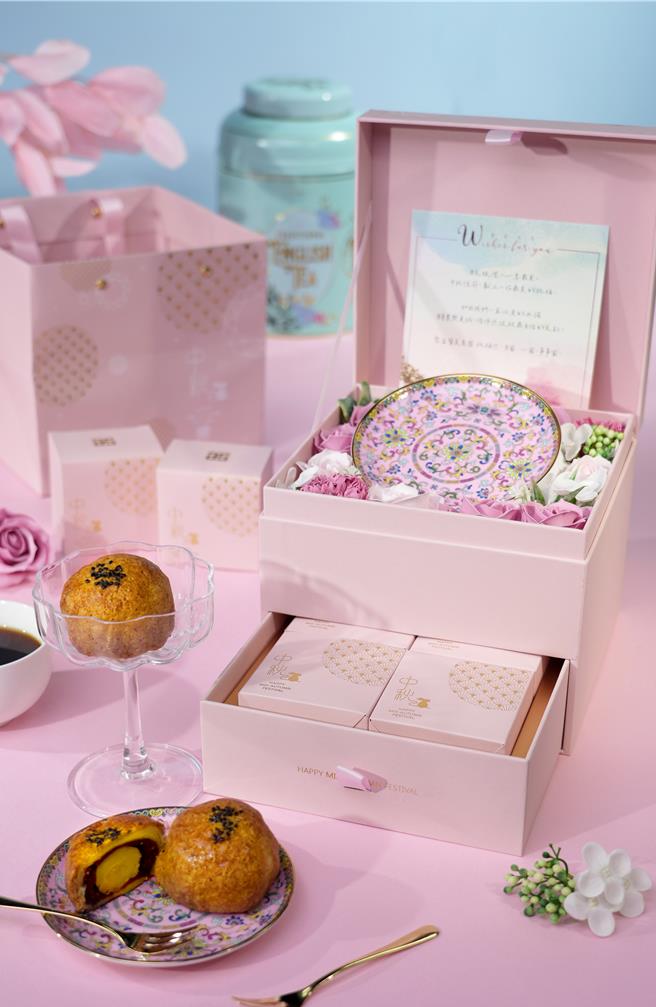 聖宜診所中秋限量首飾盒禮盒，以優雅設計展現品牌美學。（聖宜診所提供）